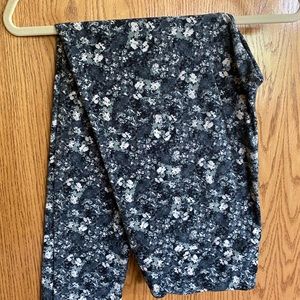 SUPER SOFT Lula Roe gray floral leggings.